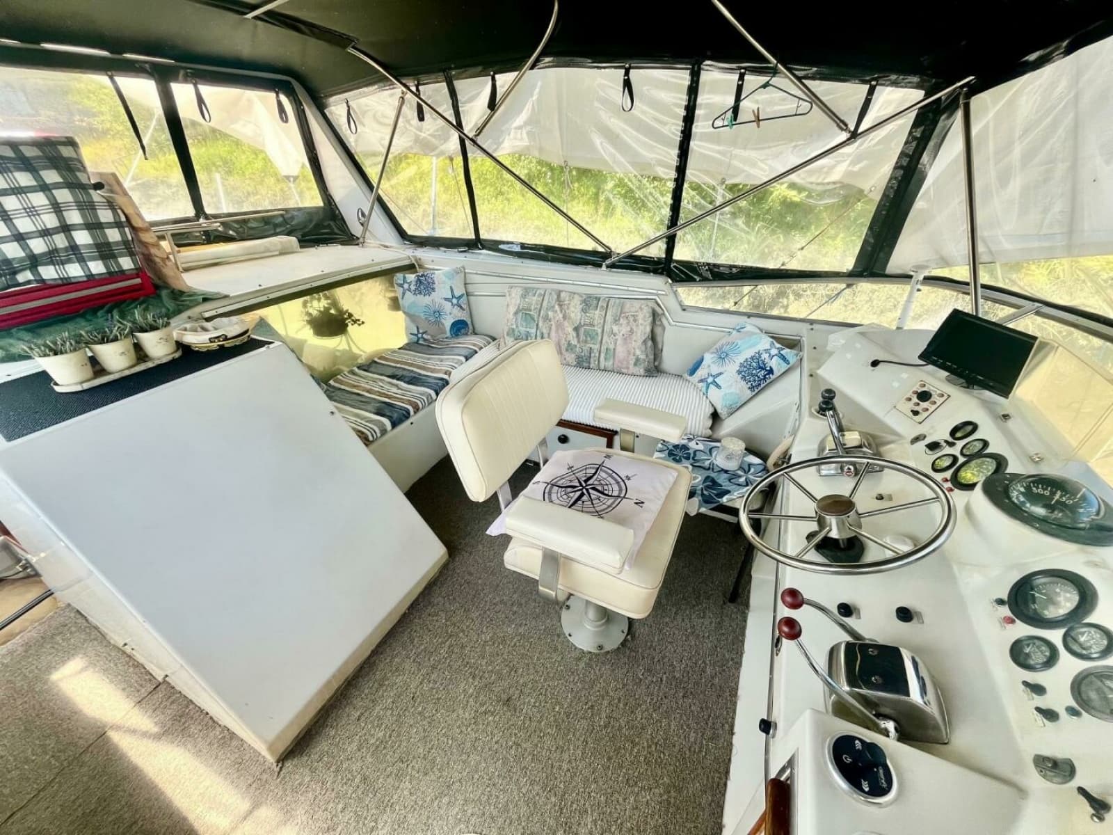 1983 Uniflite Double Cabin - Photo 12