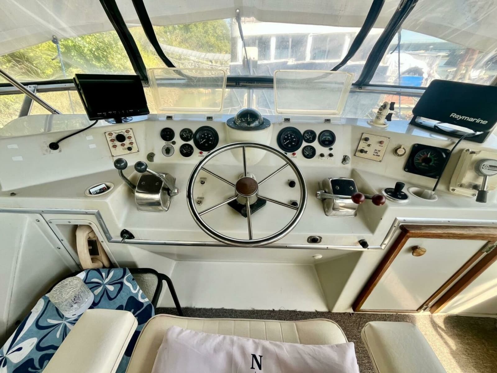 1983 Uniflite Double Cabin - Photo 14