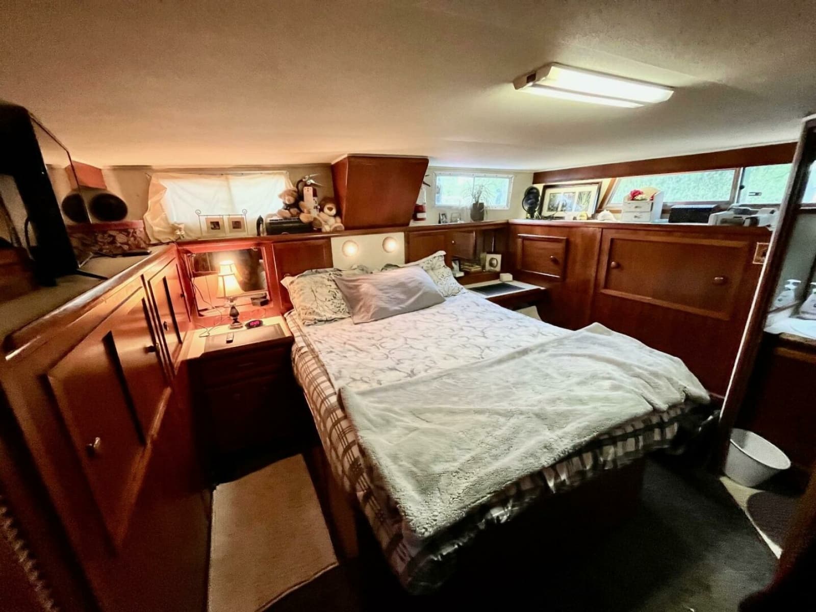 1983 Uniflite Double Cabin - Photo 27
