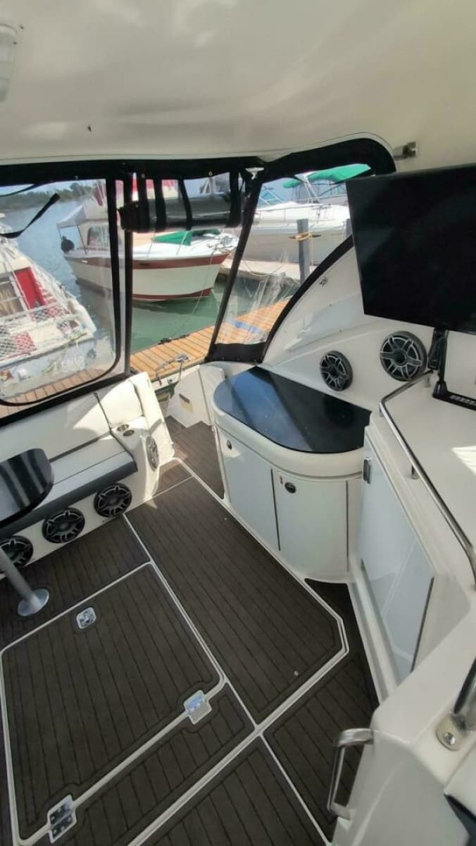 2007 Cruisers Yachts 520 Express - Photo 17