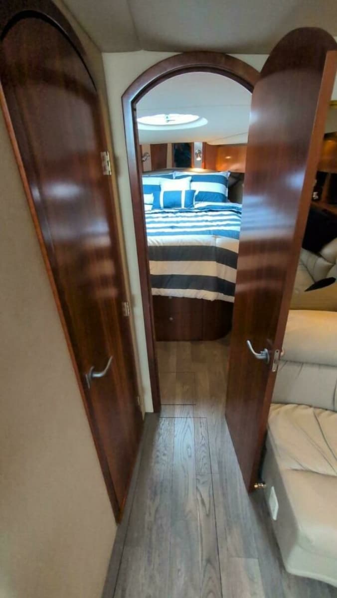 2007 Cruisers Yachts 520 Express - Photo 39