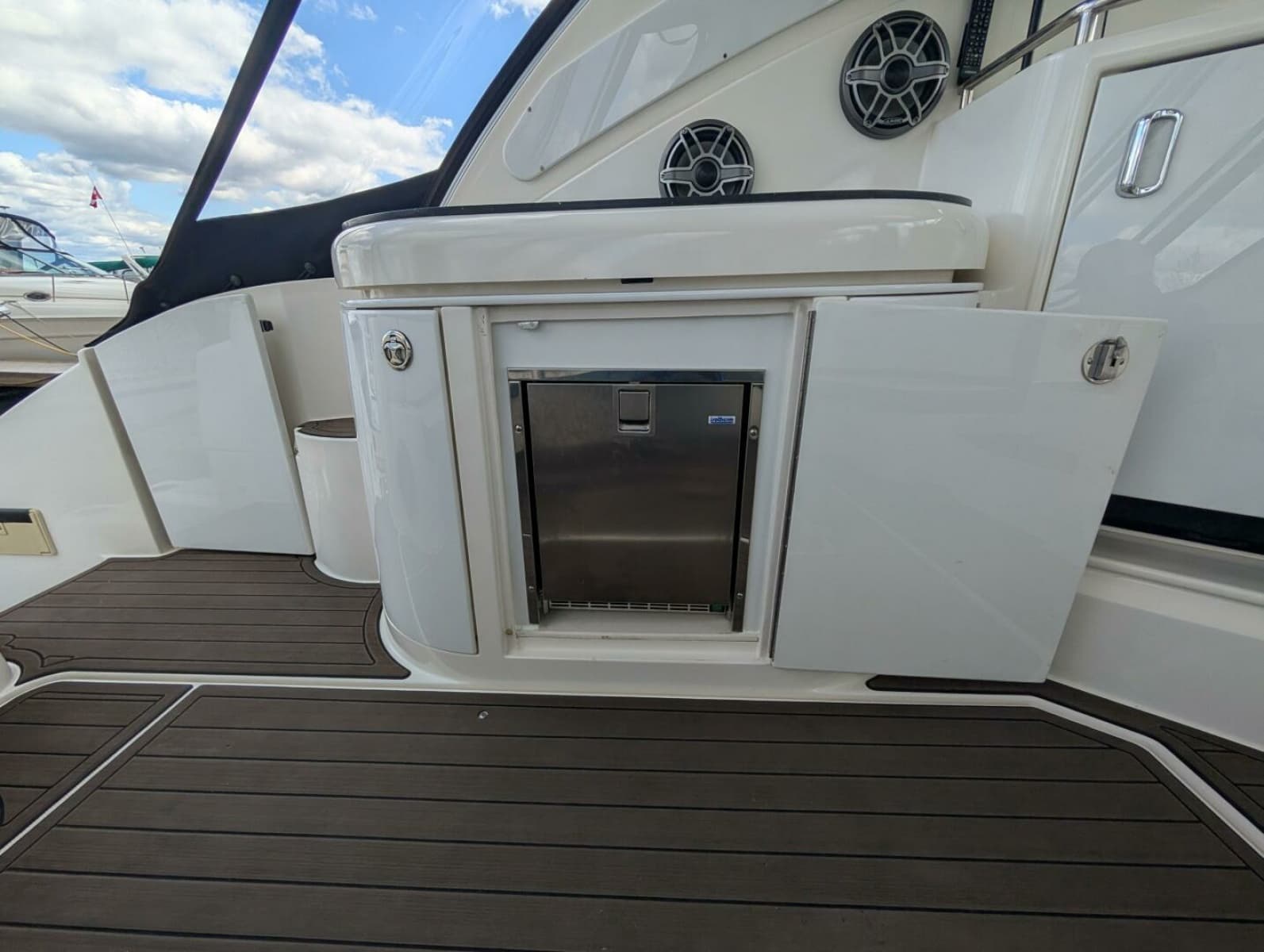 2007 Cruisers Yachts 520 Express - Photo 19