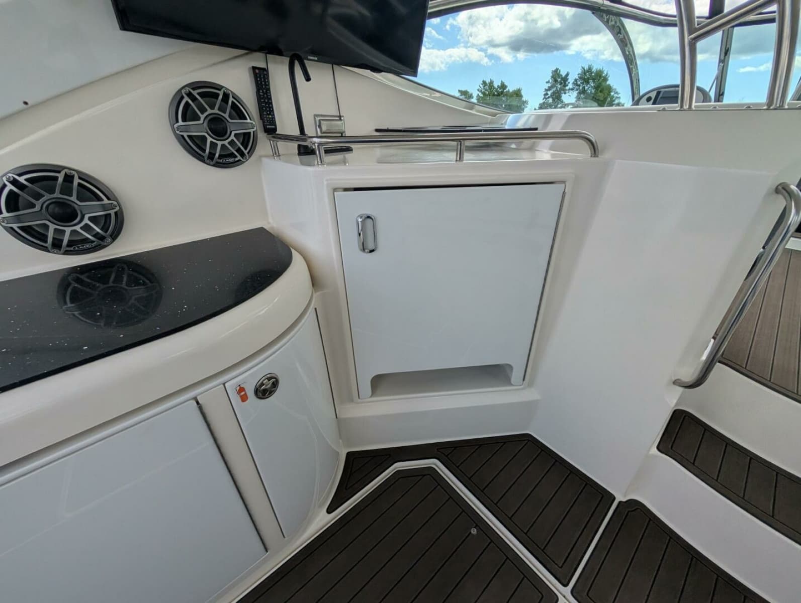 2007 Cruisers Yachts 520 Express - Photo 21