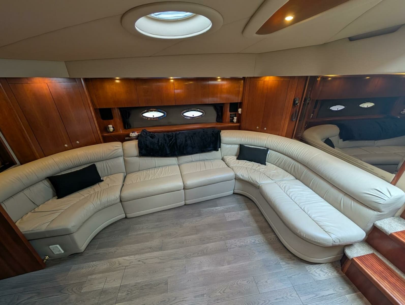 2007 Cruisers Yachts 520 Express - Photo 37