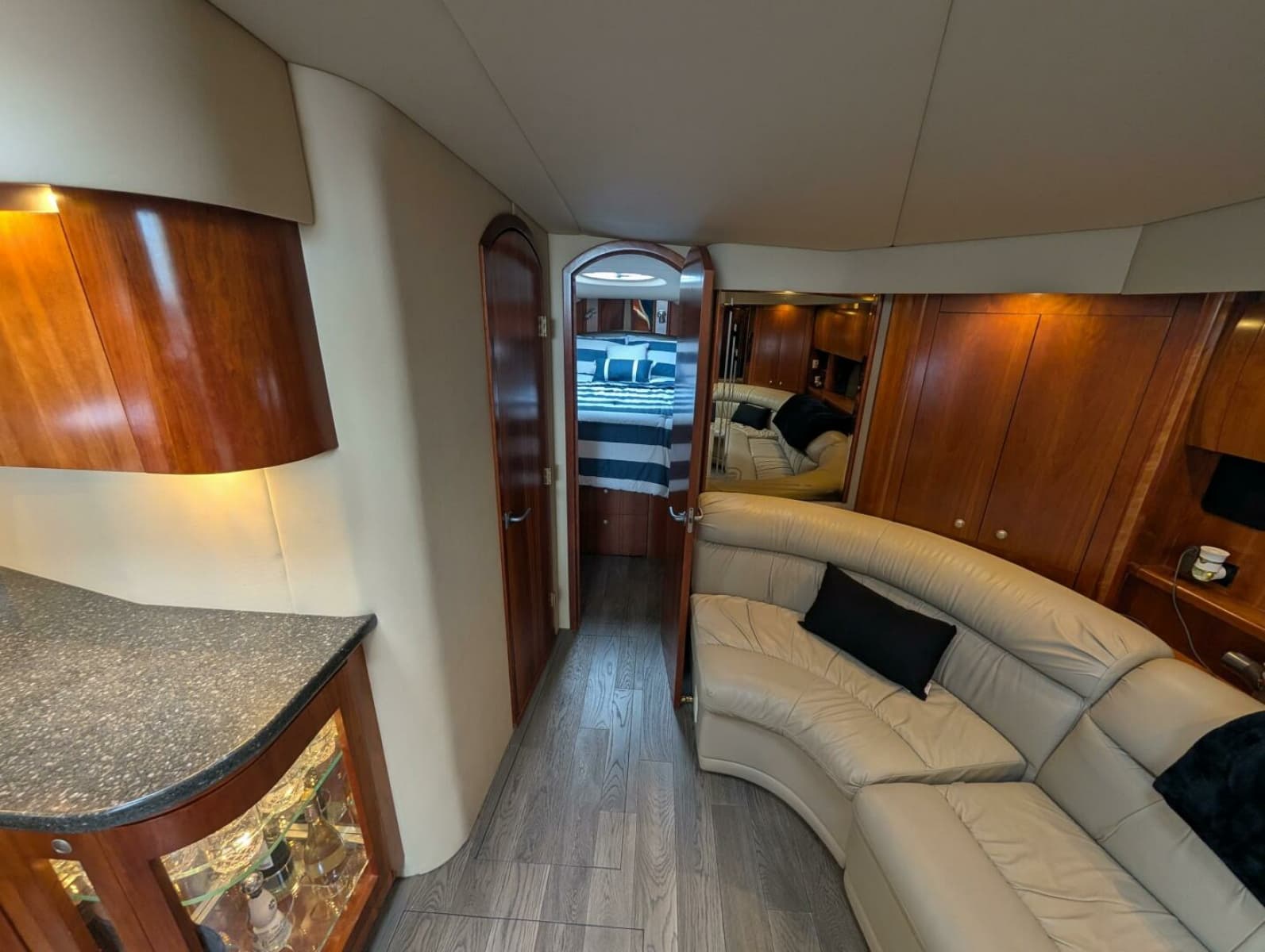 2007 Cruisers Yachts 520 Express - Photo 38
