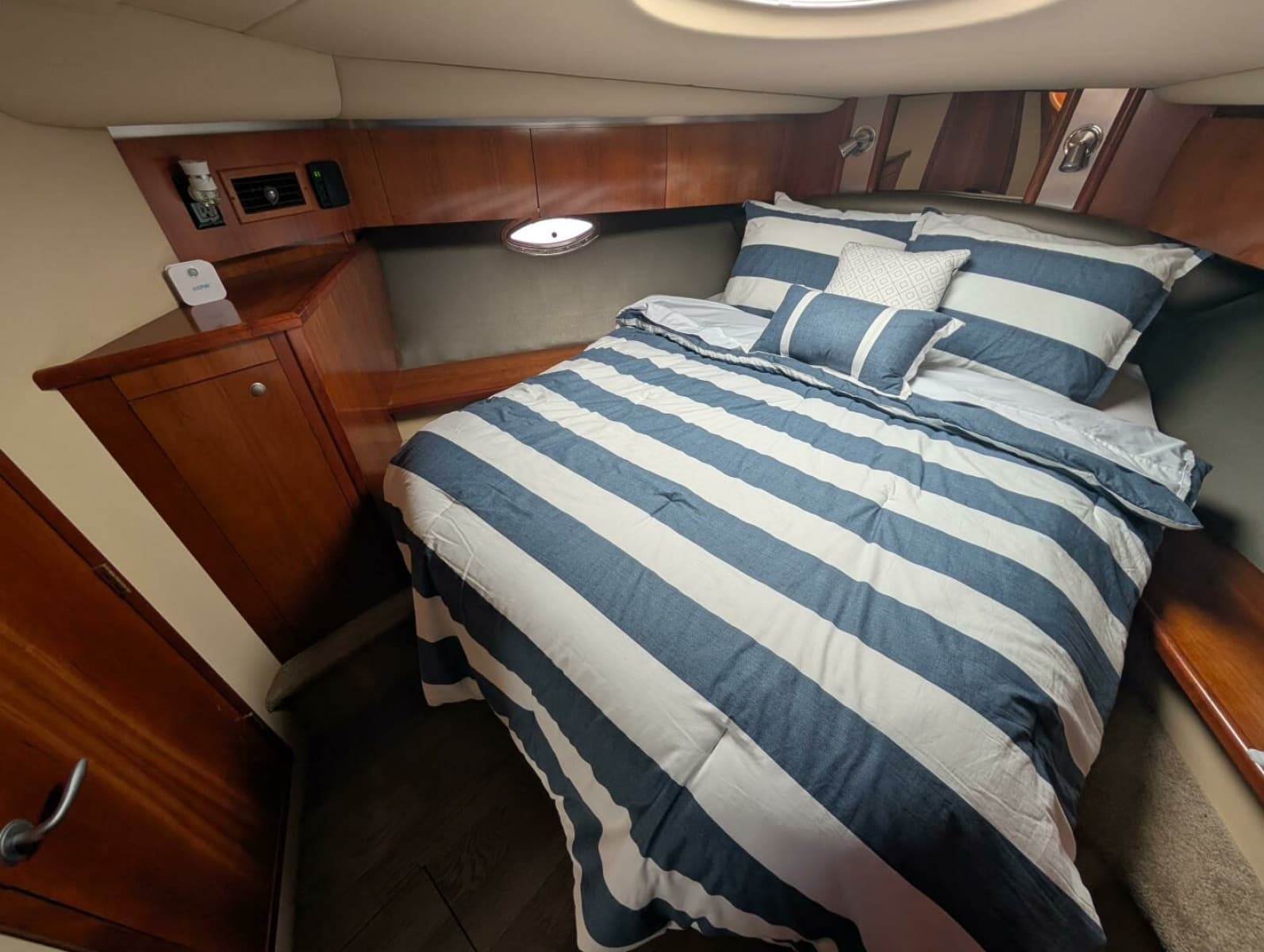 2007 Cruisers Yachts 520 Express - Photo 41