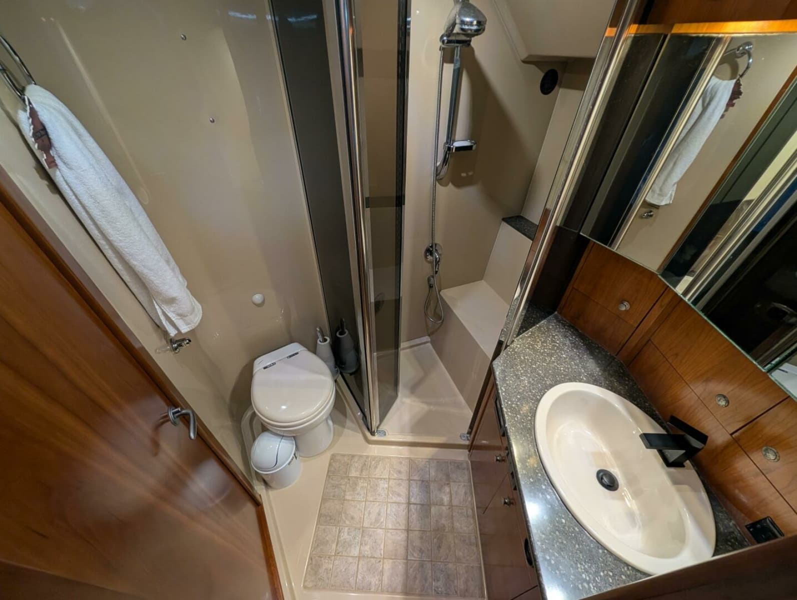 2007 Cruisers Yachts 520 Express - Photo 55
