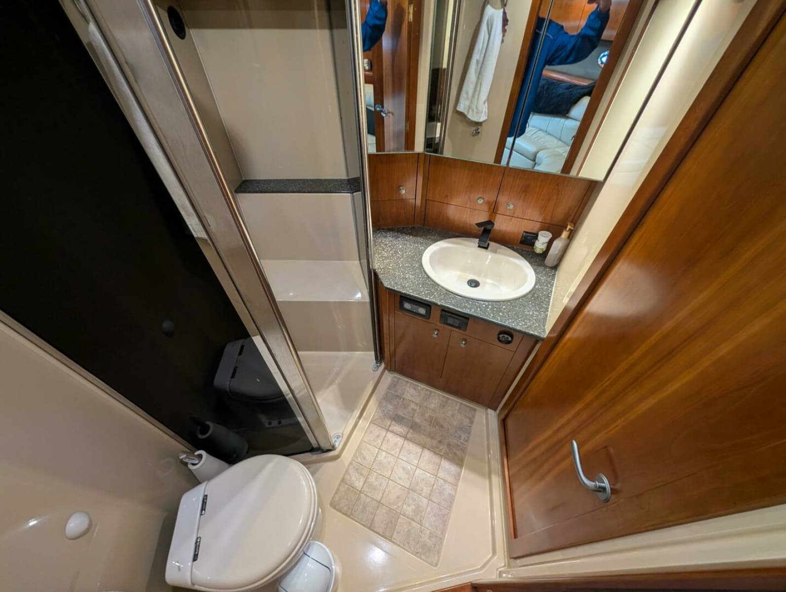 2007 Cruisers Yachts 520 Express - Photo 56