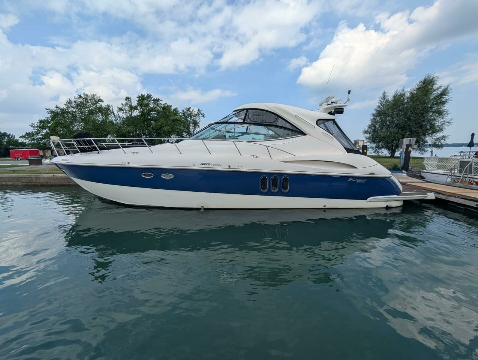 2007 Cruisers Yachts 520 Express - Photo 5
