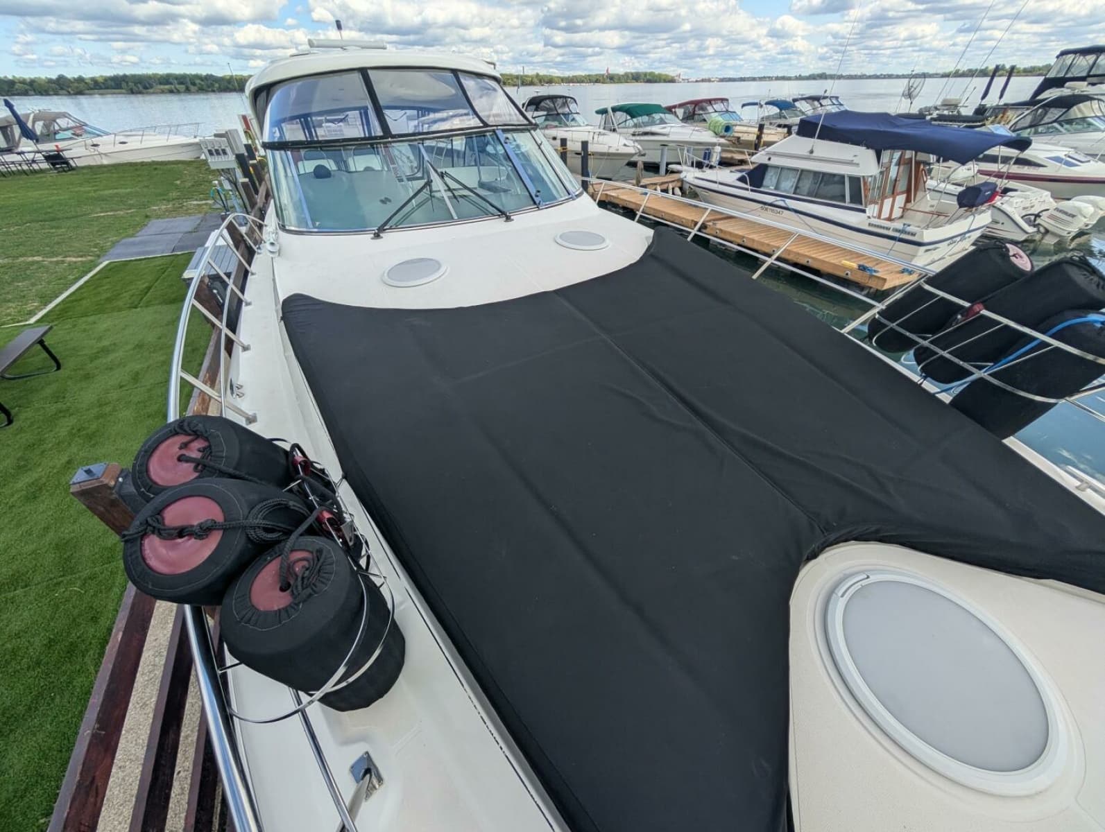 2007 Cruisers Yachts 520 Express - Photo 8