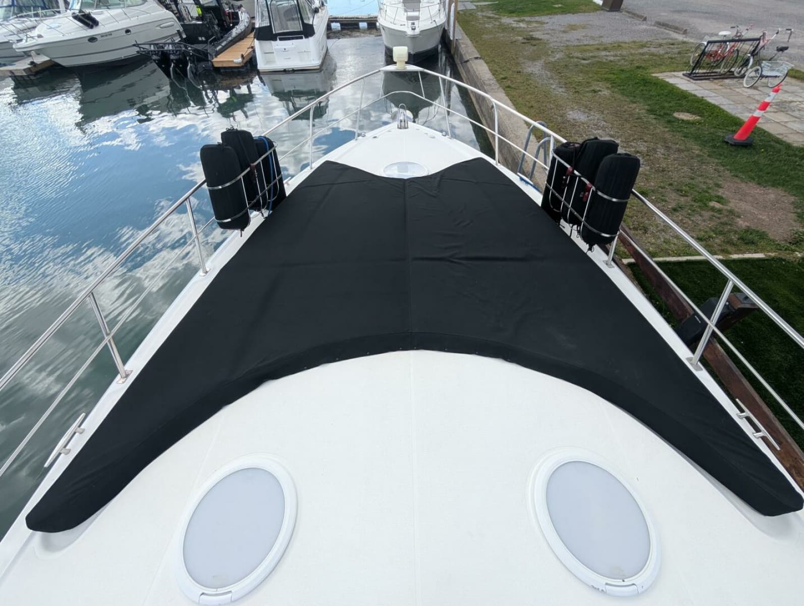 2007 Cruisers Yachts 520 Express - Photo 10