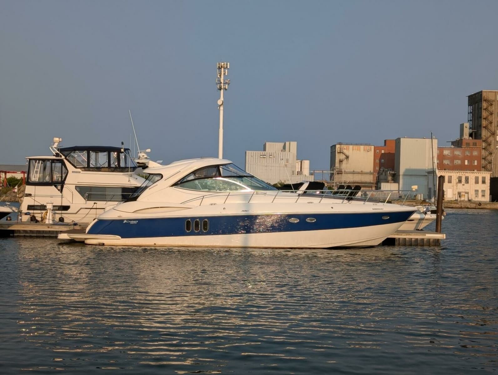 2007 Cruisers Yachts 520 Express - Photo 14