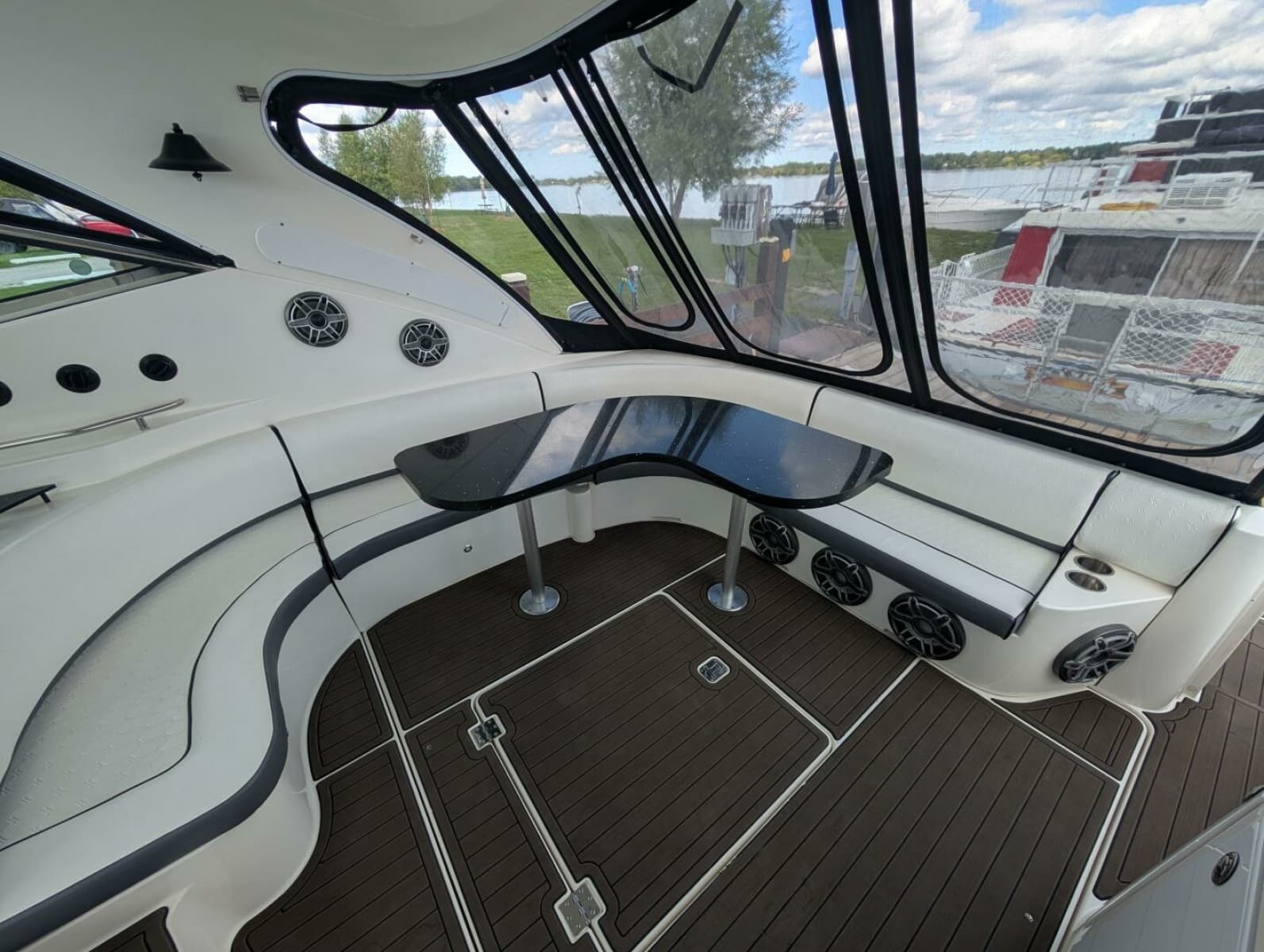 2007 Cruisers Yachts 520 Express - Photo 26