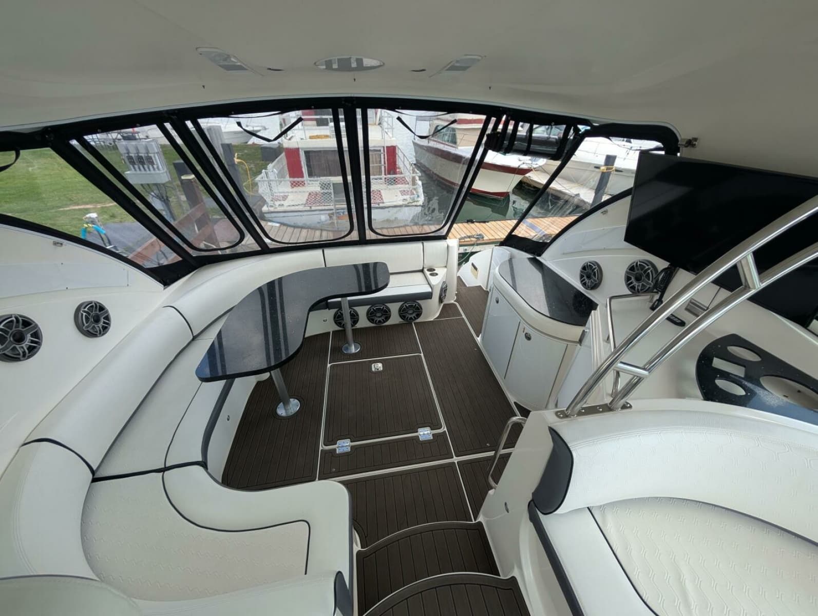 2007 Cruisers Yachts 520 Express - Photo 27