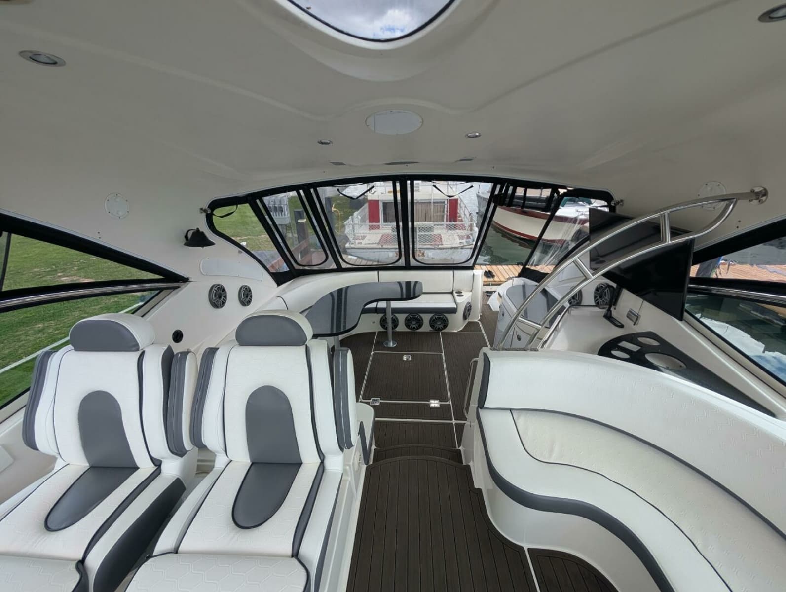 2007 Cruisers Yachts 520 Express - Photo 28