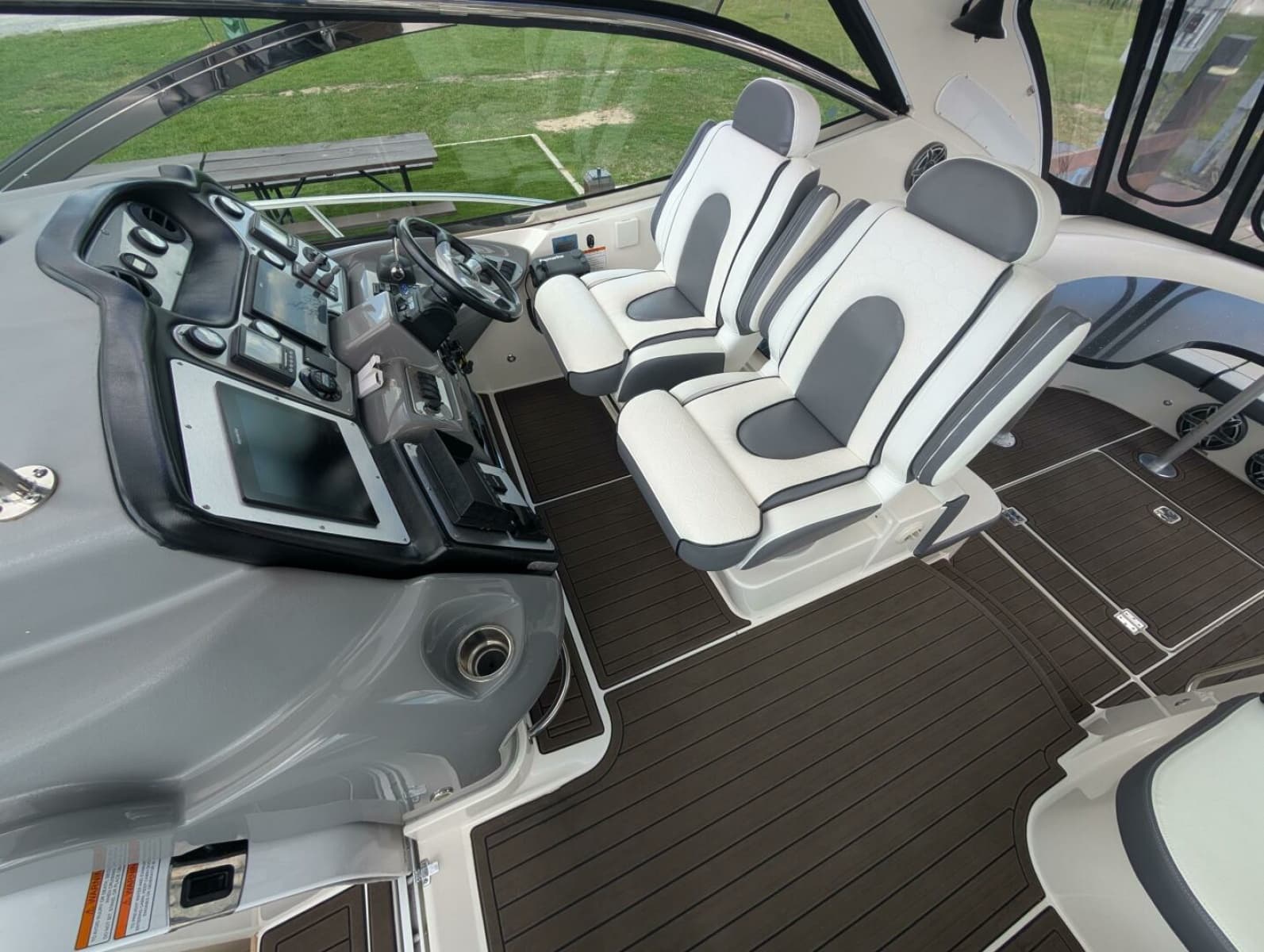 2007 Cruisers Yachts 520 Express - Photo 30