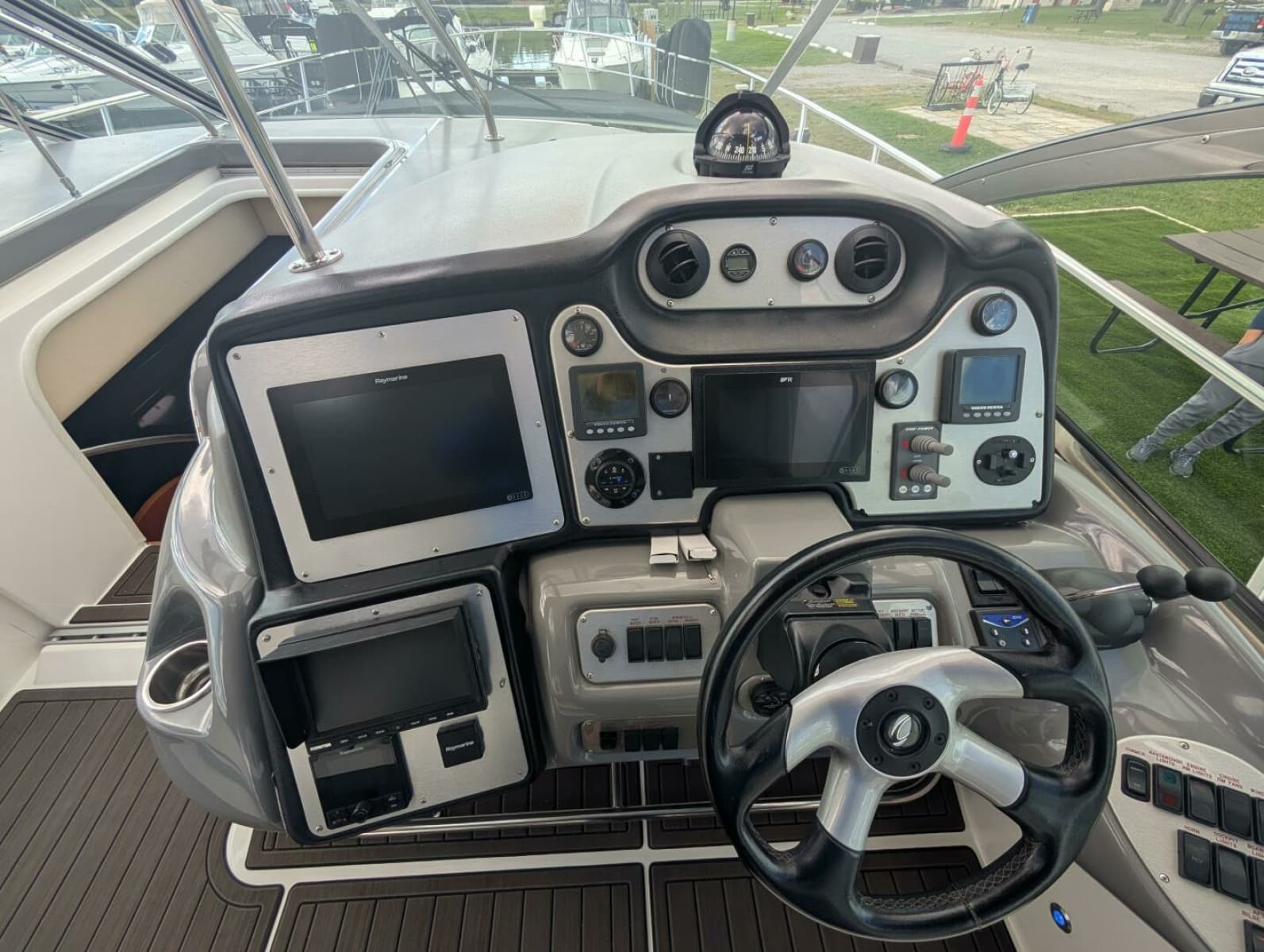 2007 Cruisers Yachts 520 Express - Photo 31