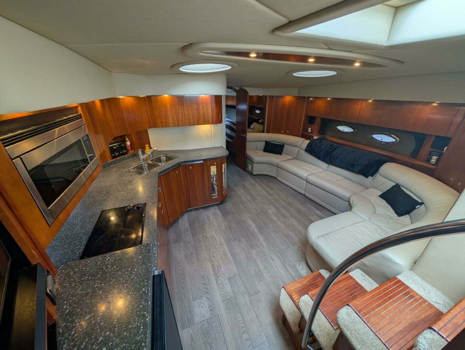 2007 Cruisers Yachts 520 Express - Photo 34