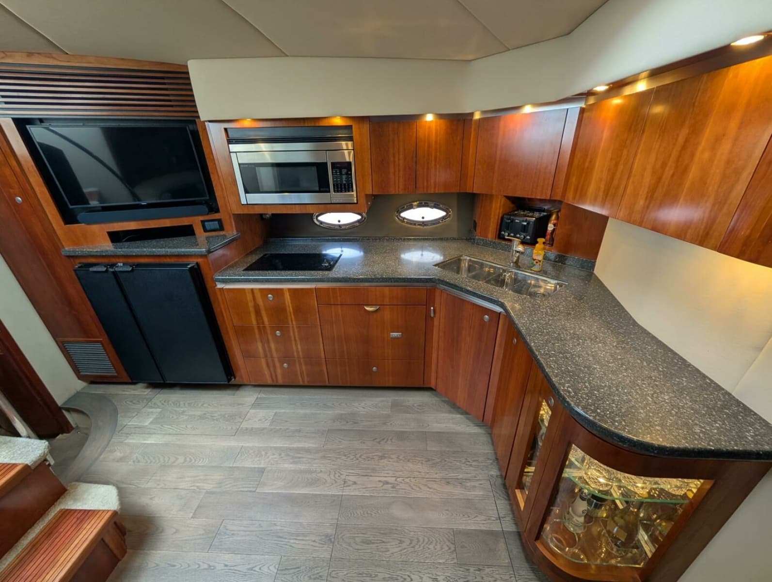 2007 Cruisers Yachts 520 Express - Photo 36