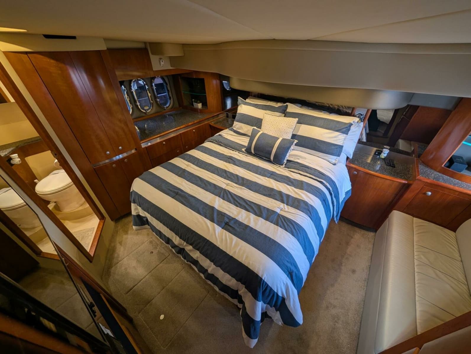 2007 Cruisers Yachts 520 Express - Photo 49