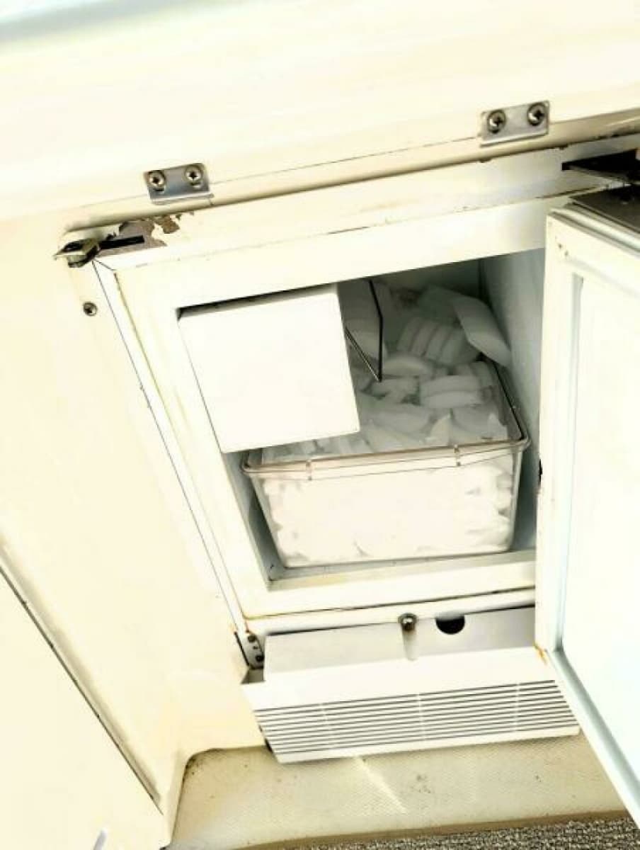 2000 Sea Ray 410 SUNDANCER - Photo 38