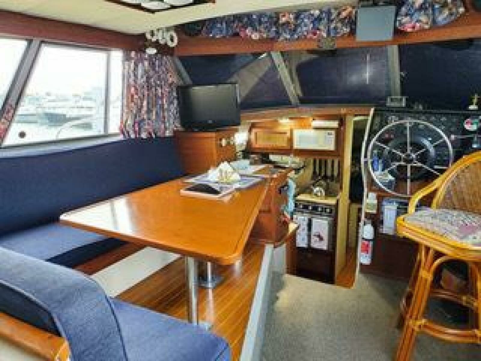 1986 Bayliner 3270 - Photo 20