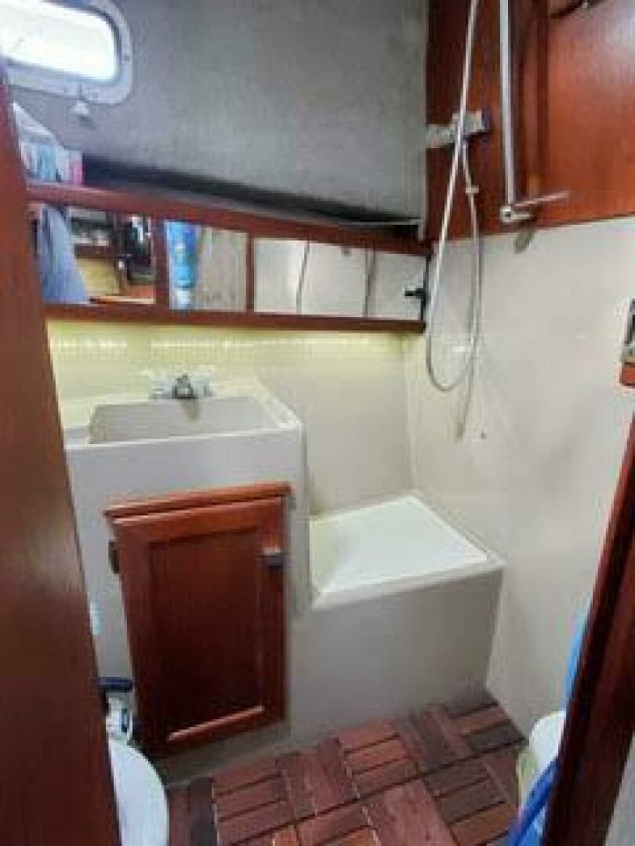 1986 Bayliner 3270 - Photo 27