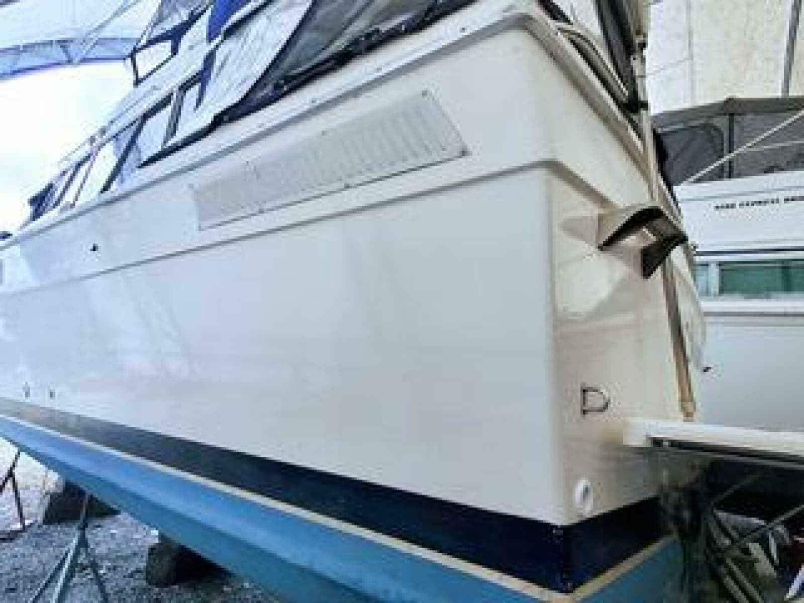1986 Bayliner 3270 - Photo 6