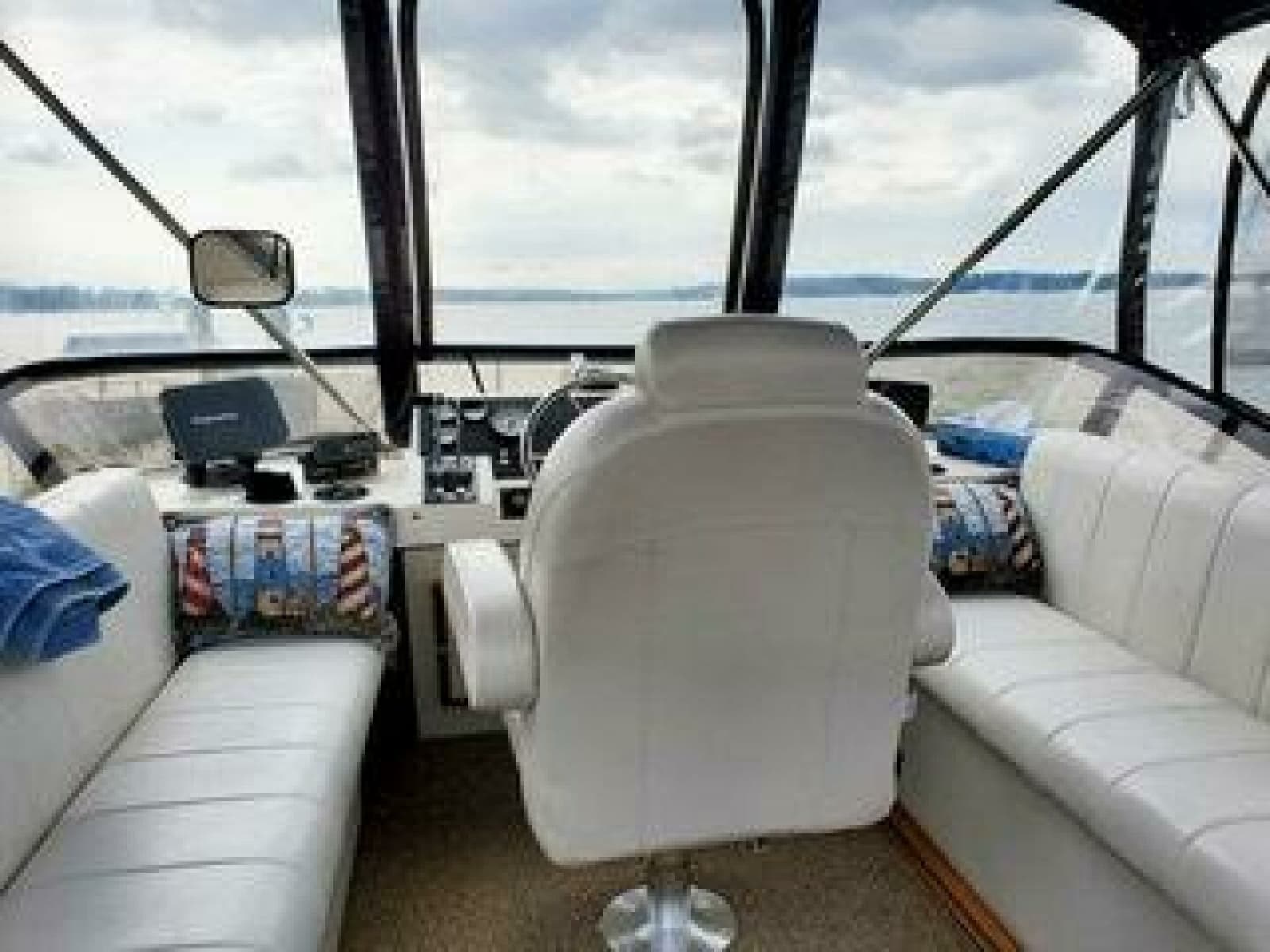1986 Bayliner 3270 - Photo 15