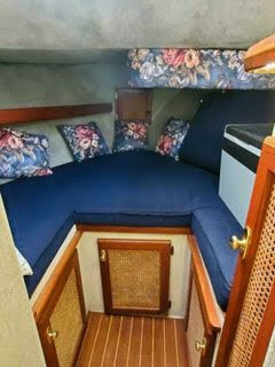 1986 Bayliner 3270 - Photo 25