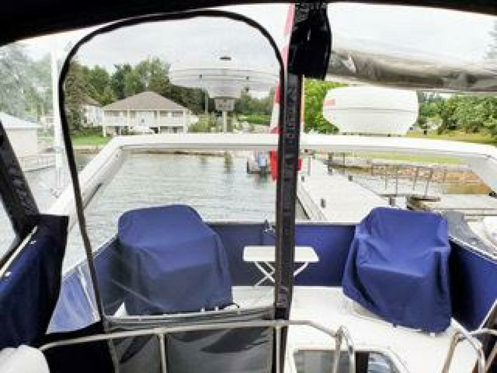 1986 Bayliner 3270 - Photo 10