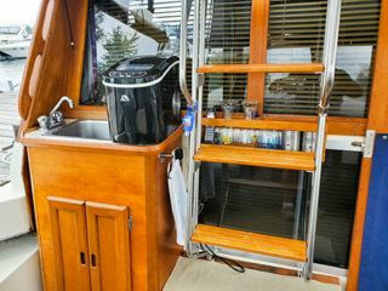 1986 Bayliner 3270 - Photo 14