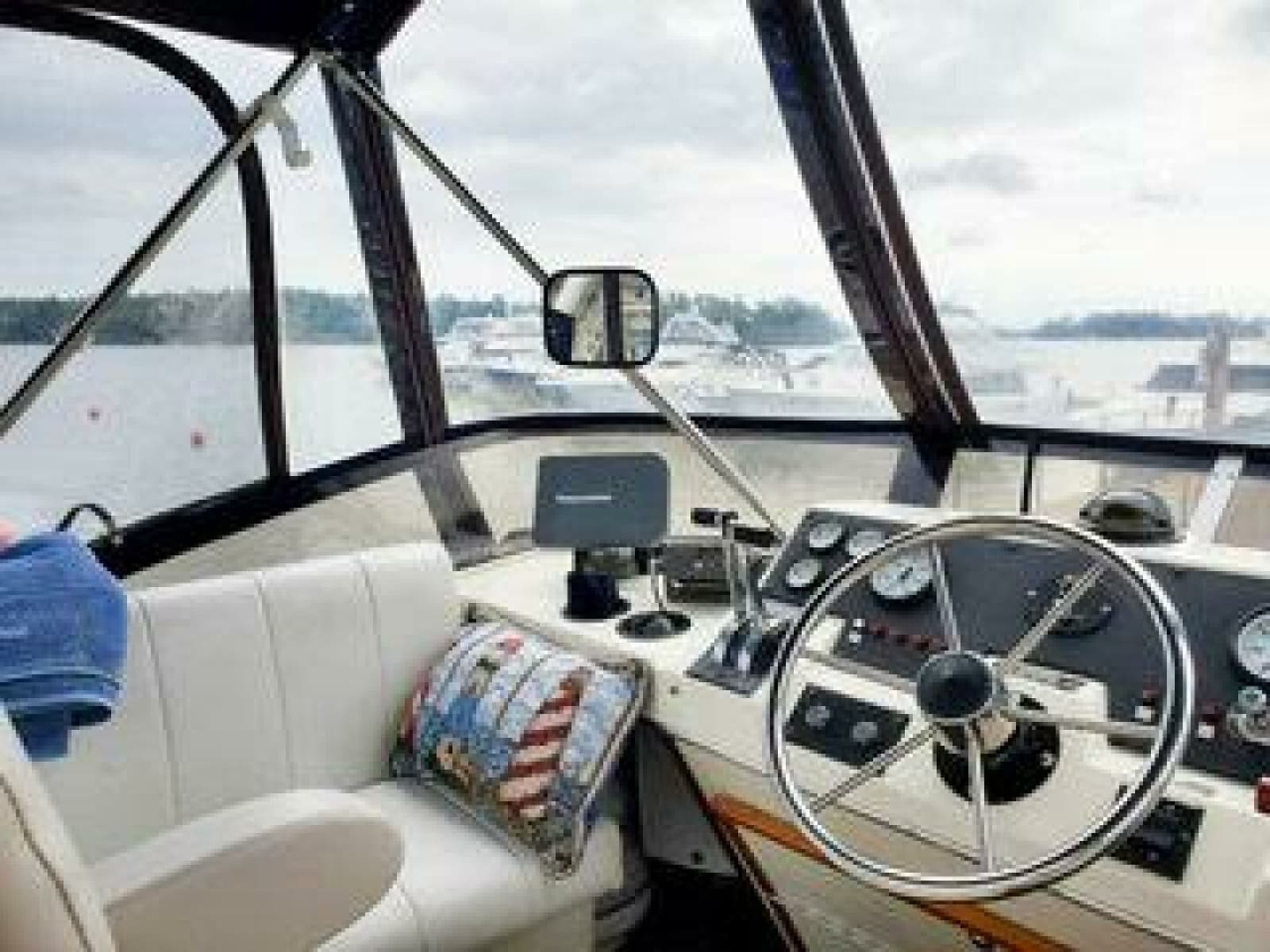 1986 Bayliner 3270 - Photo 16