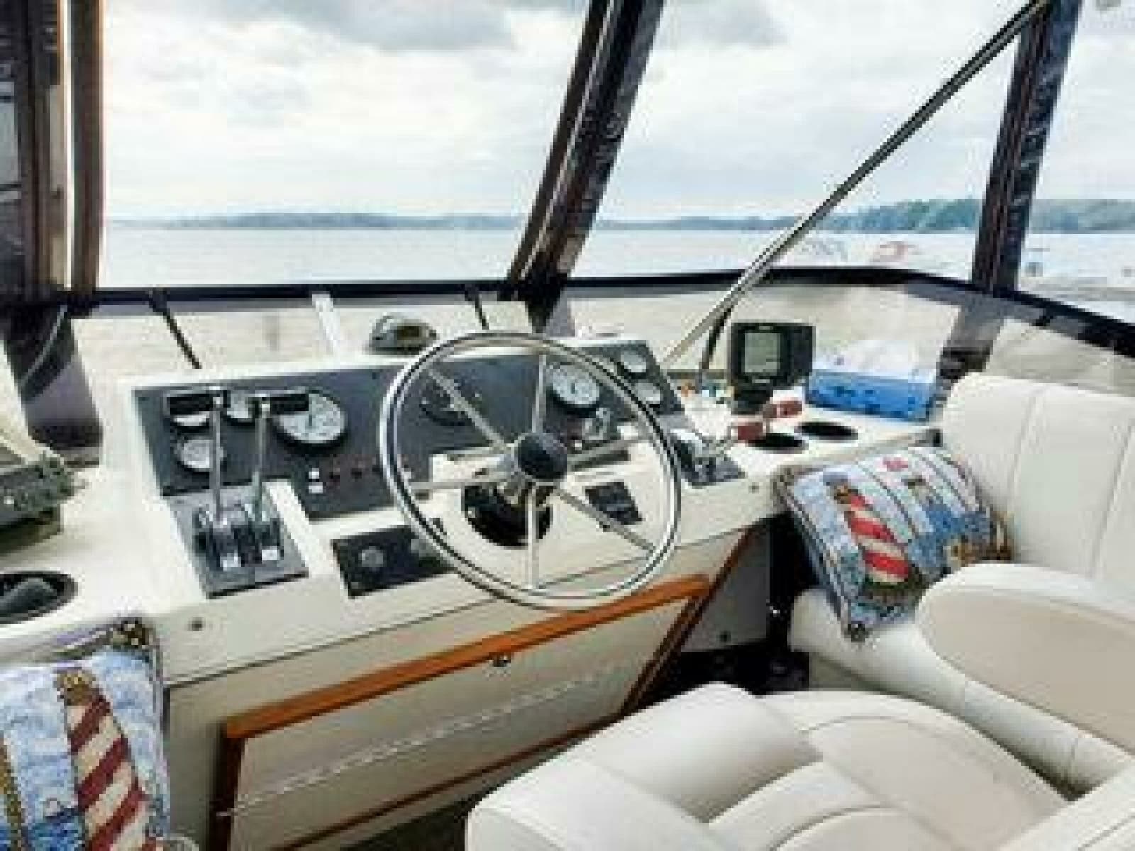 1986 Bayliner 3270 - Photo 17