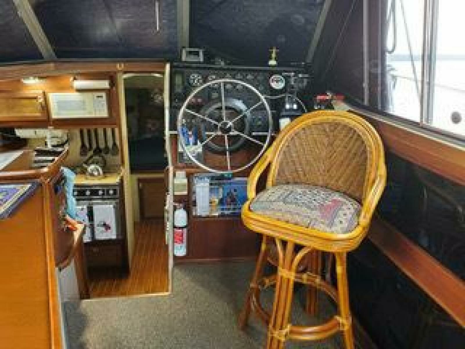 1986 Bayliner 3270 - Photo 18