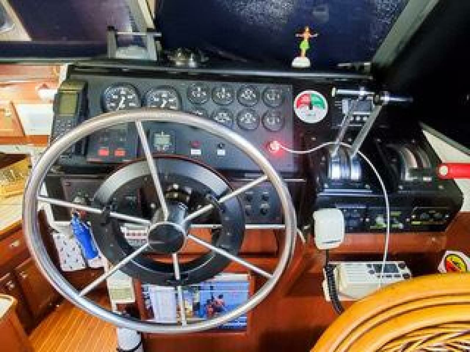 1986 Bayliner 3270 - Photo 19