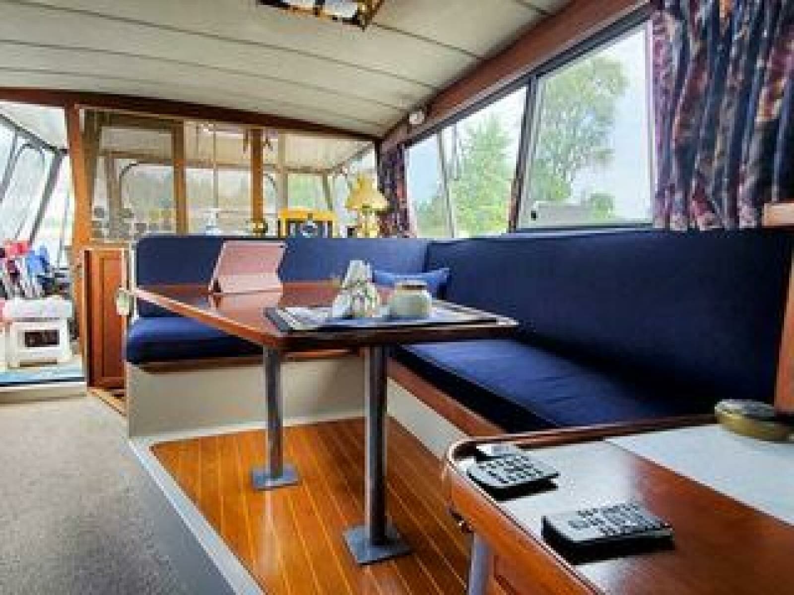 1986 Bayliner 3270 - Photo 21
