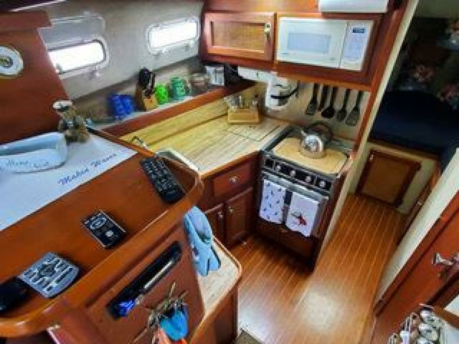 1986 Bayliner 3270 - Photo 23