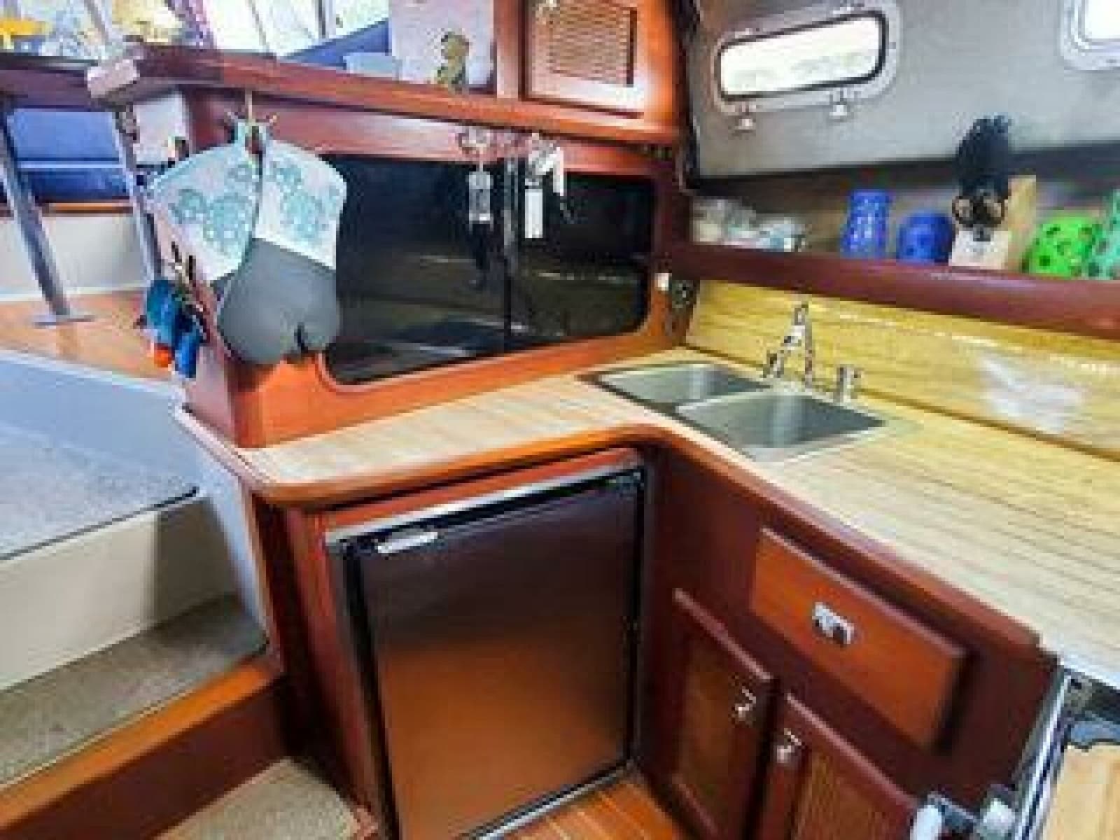 1986 Bayliner 3270 - Photo 24