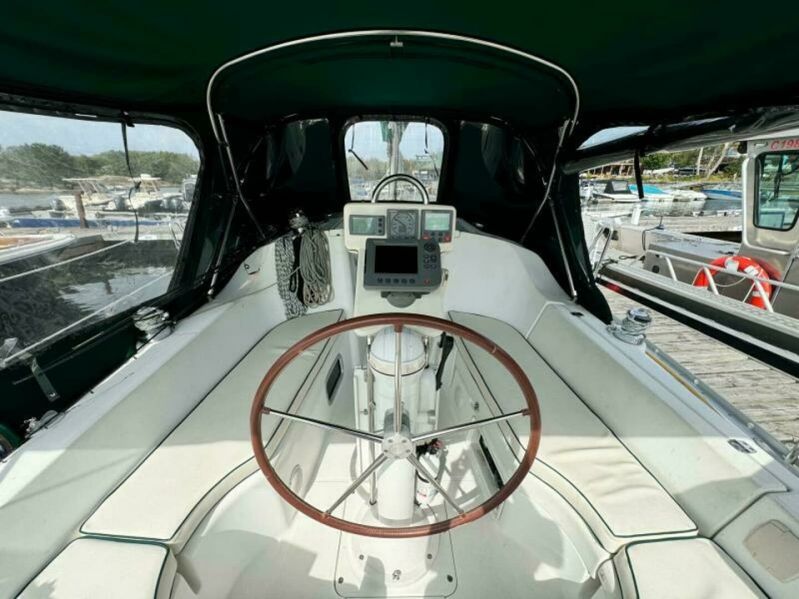 2004 Beneteau 323 - Photo 17