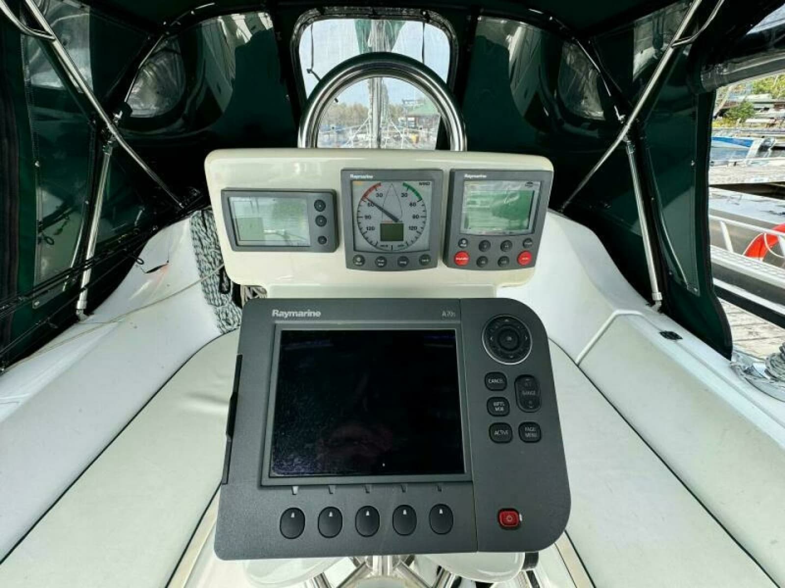 2004 Beneteau 323 - Photo 18