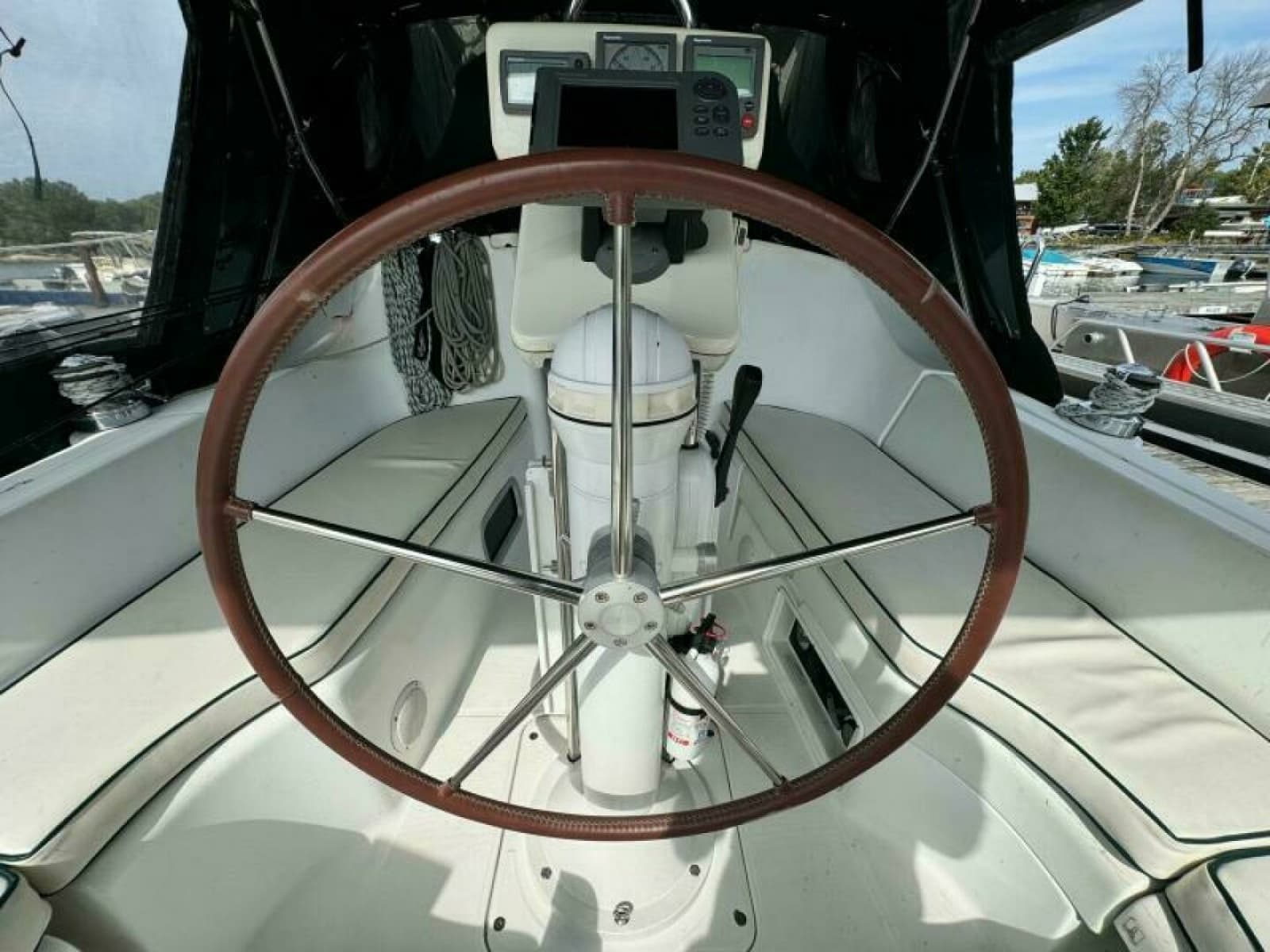 2004 Beneteau 323 - Photo 19