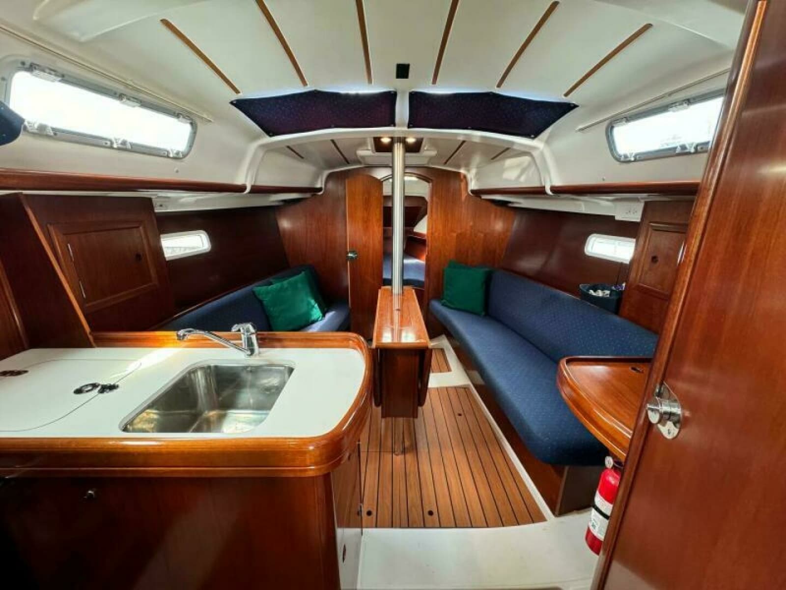 2004 Beneteau 323 - Photo 23
