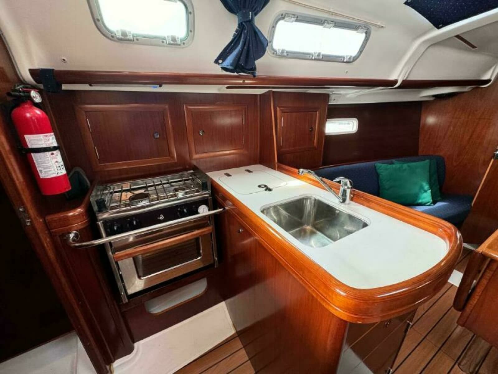 2004 Beneteau 323 - Photo 24