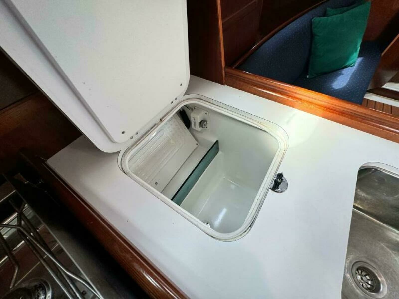 2004 Beneteau 323 - Photo 26