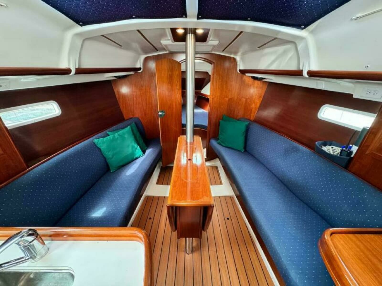 2004 Beneteau 323 - Photo 28