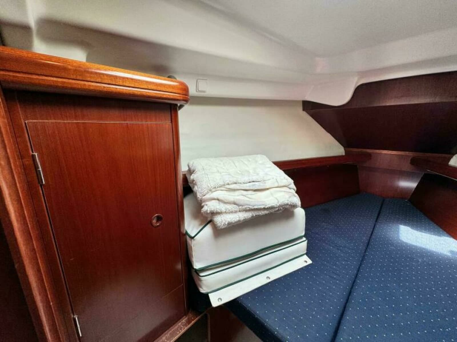 2004 Beneteau 323 - Photo 34
