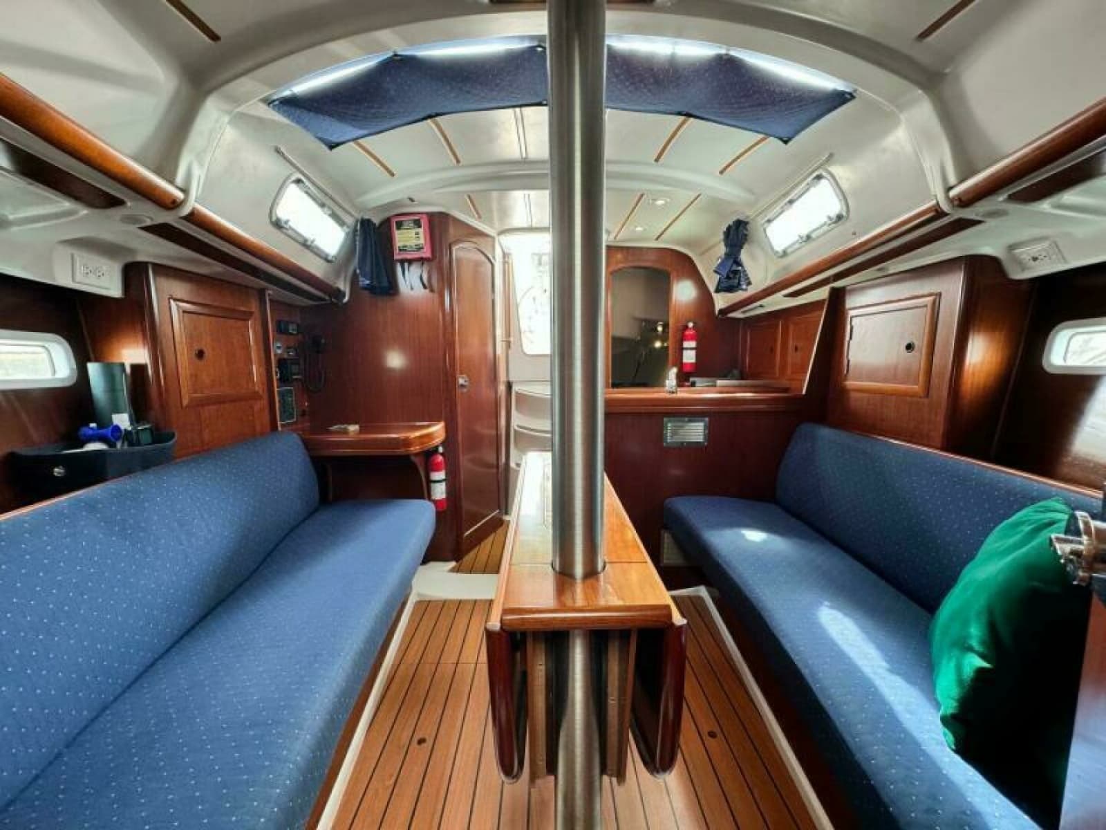 2004 Beneteau 323 - Photo 35