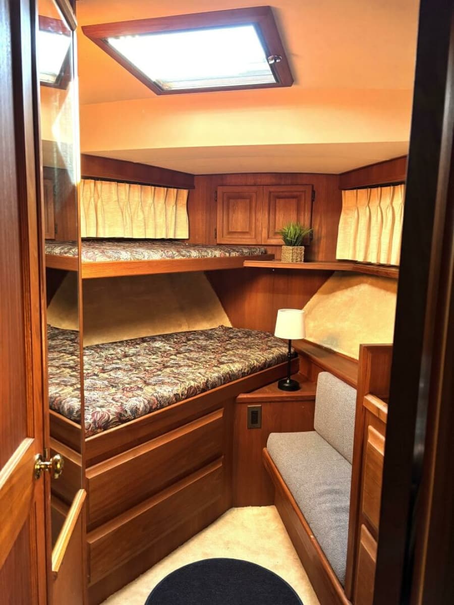 1987 Viking Motor Yacht - Photo 56
