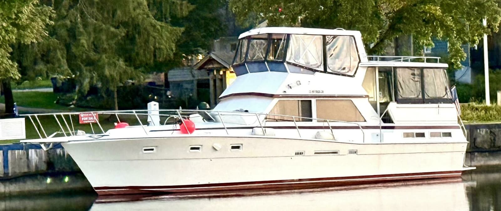 1987 Viking Motor Yacht - Photo 4